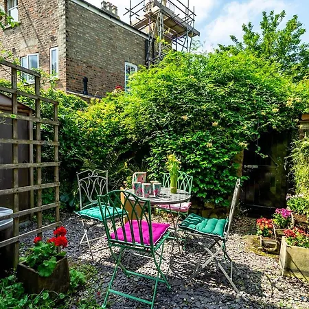 Northern Flowerhouse Holiday home